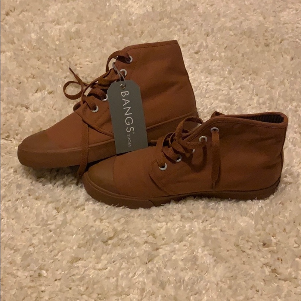 BANGS - BRAND NEW Sahara Sand Size: 6.5